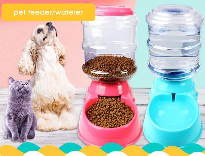 Dispenser cibo e acqua per cani e gatti